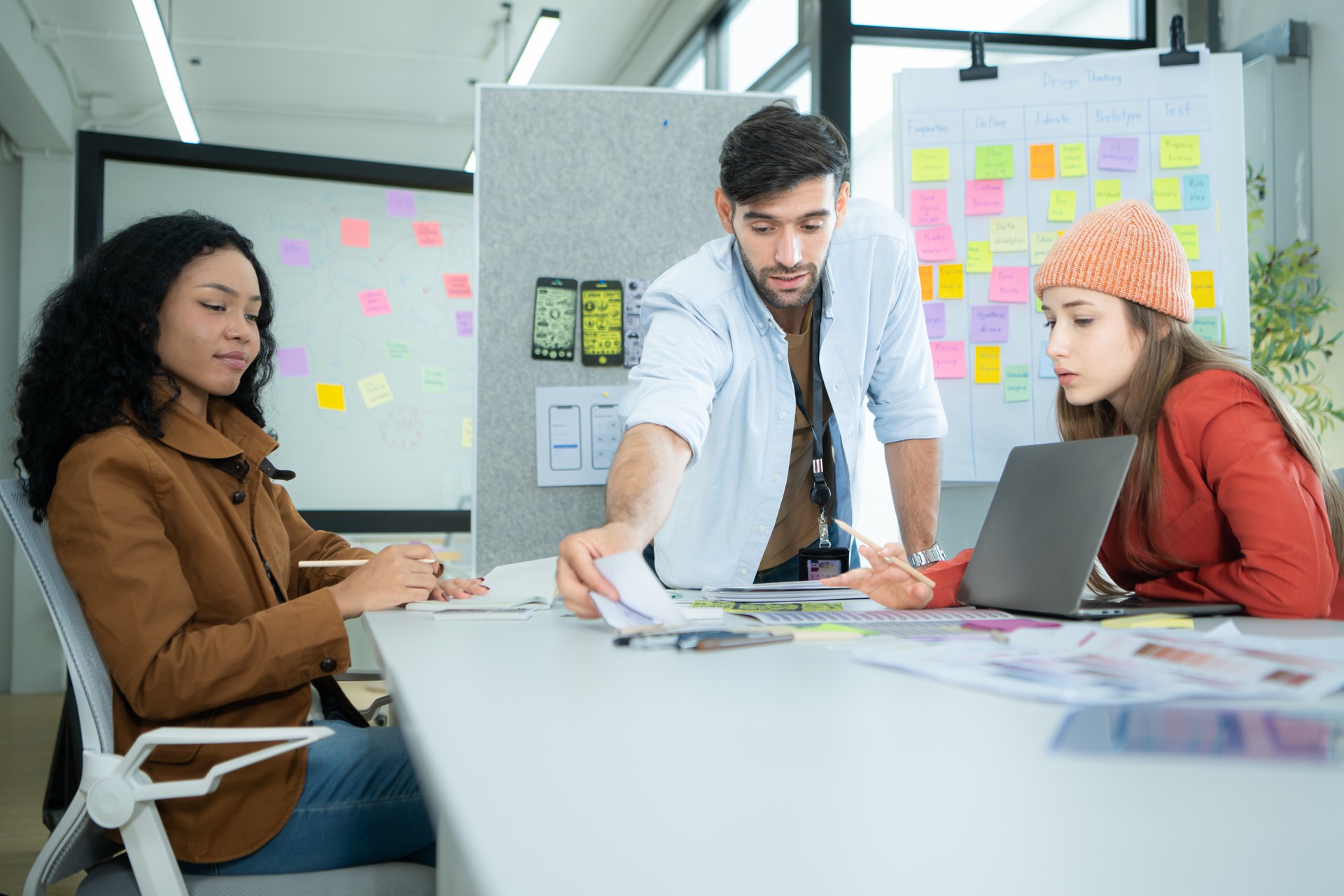 Multiethnic young business people working together in modern office, Collaborate to designing an application for use on the internet network.